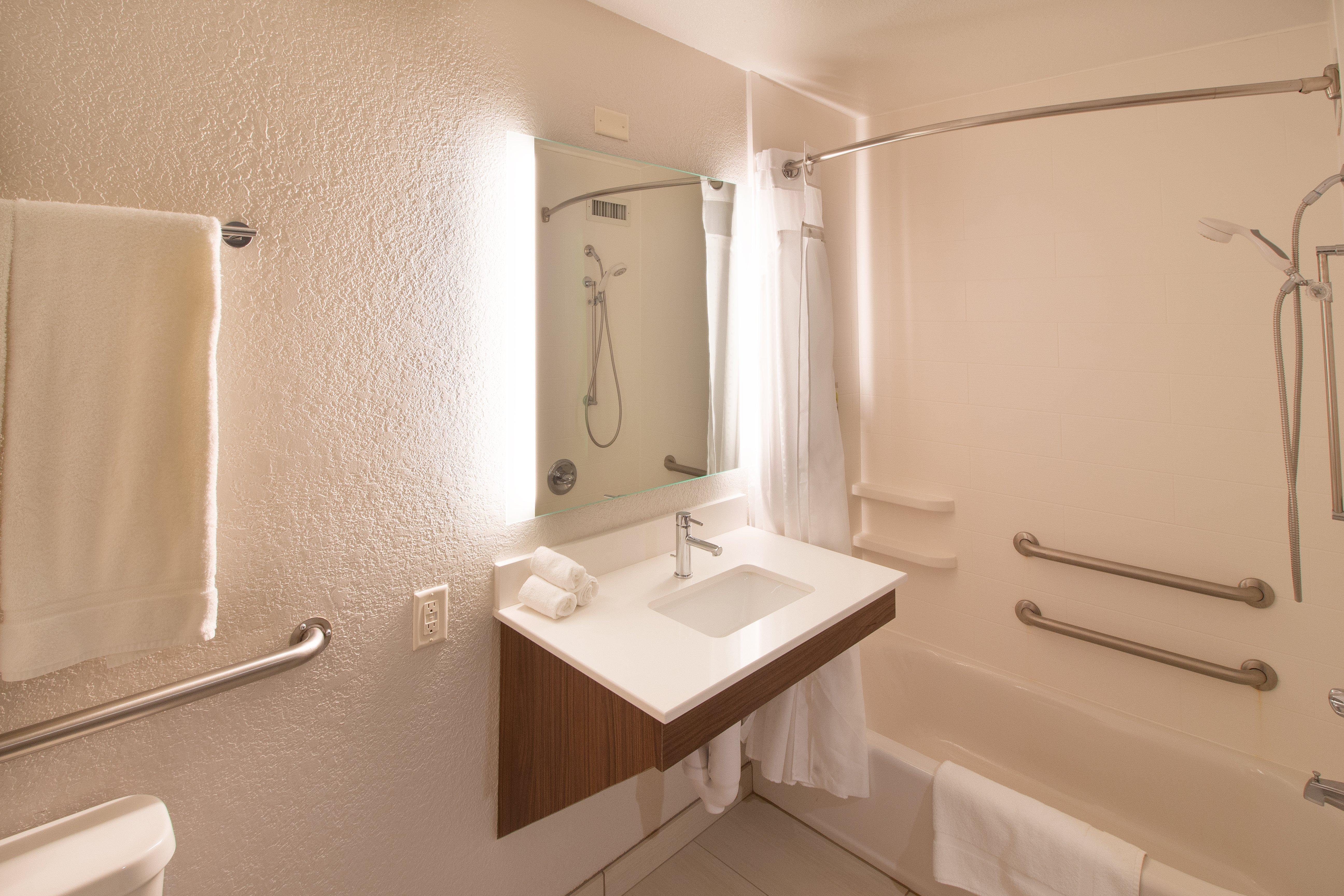 Holiday Inn Express & Suites - Worthington By Ihg Exterior photo