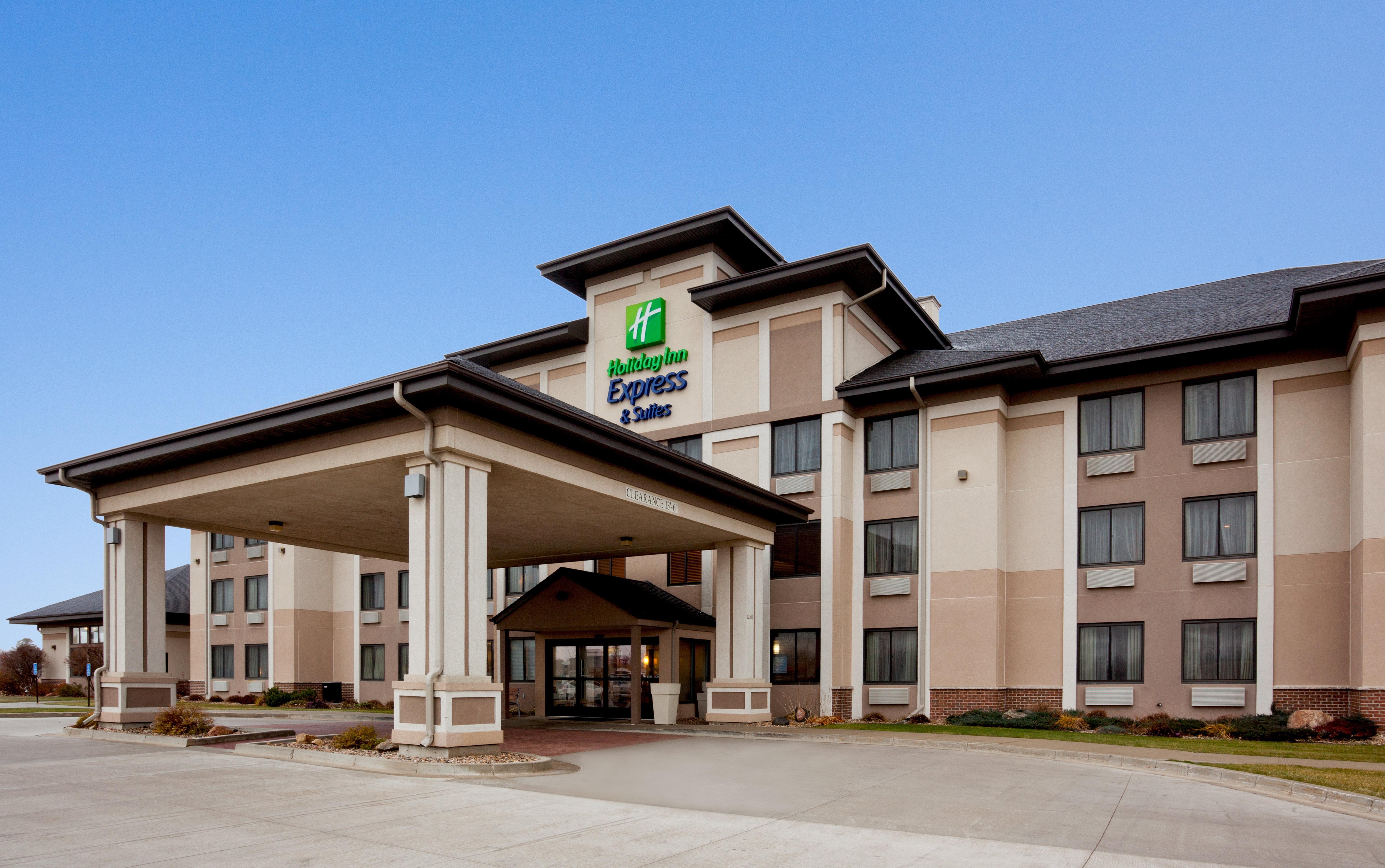 Holiday Inn Express & Suites - Worthington By Ihg Exterior photo