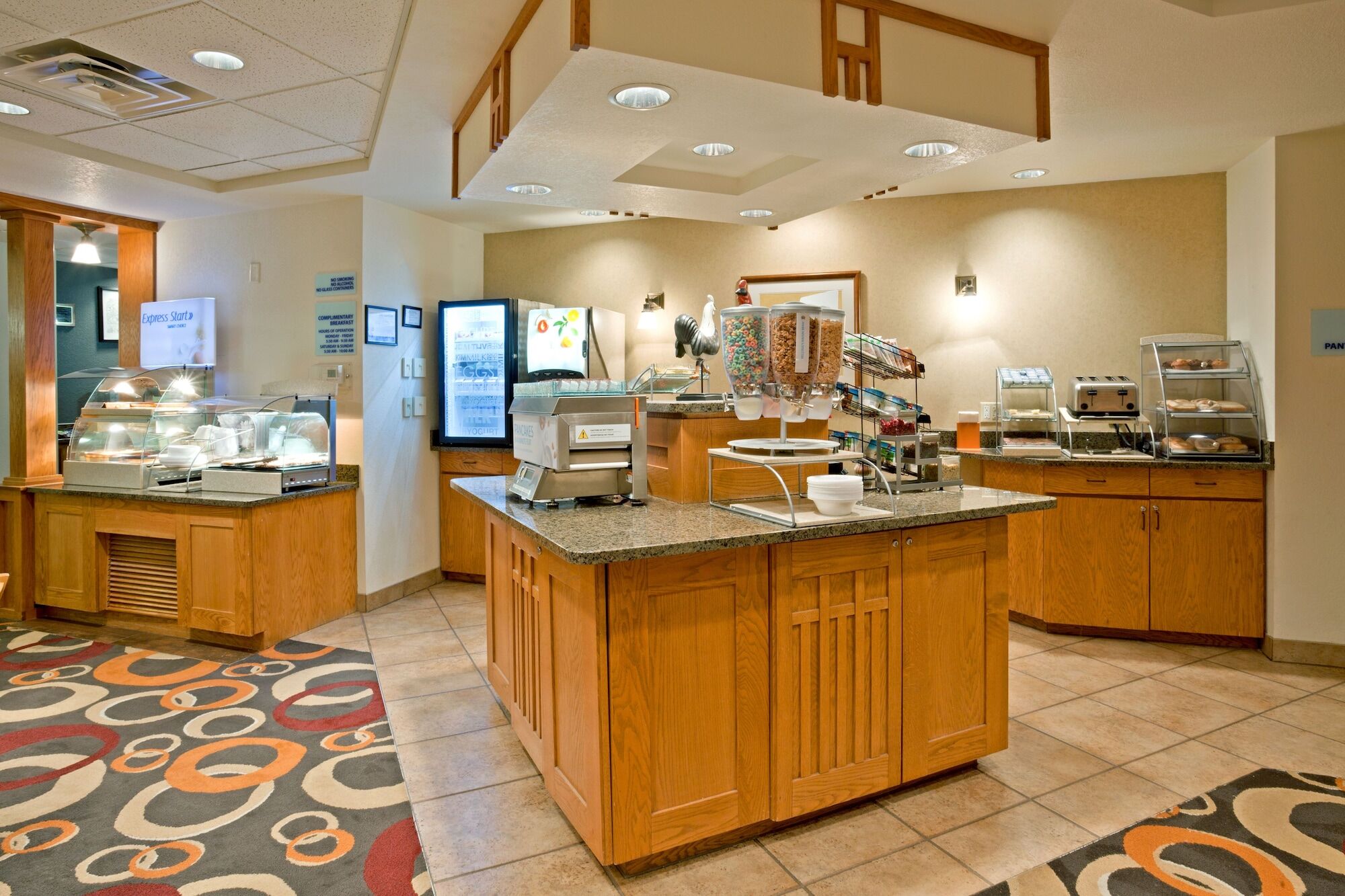 Holiday Inn Express & Suites - Worthington By Ihg Exterior photo